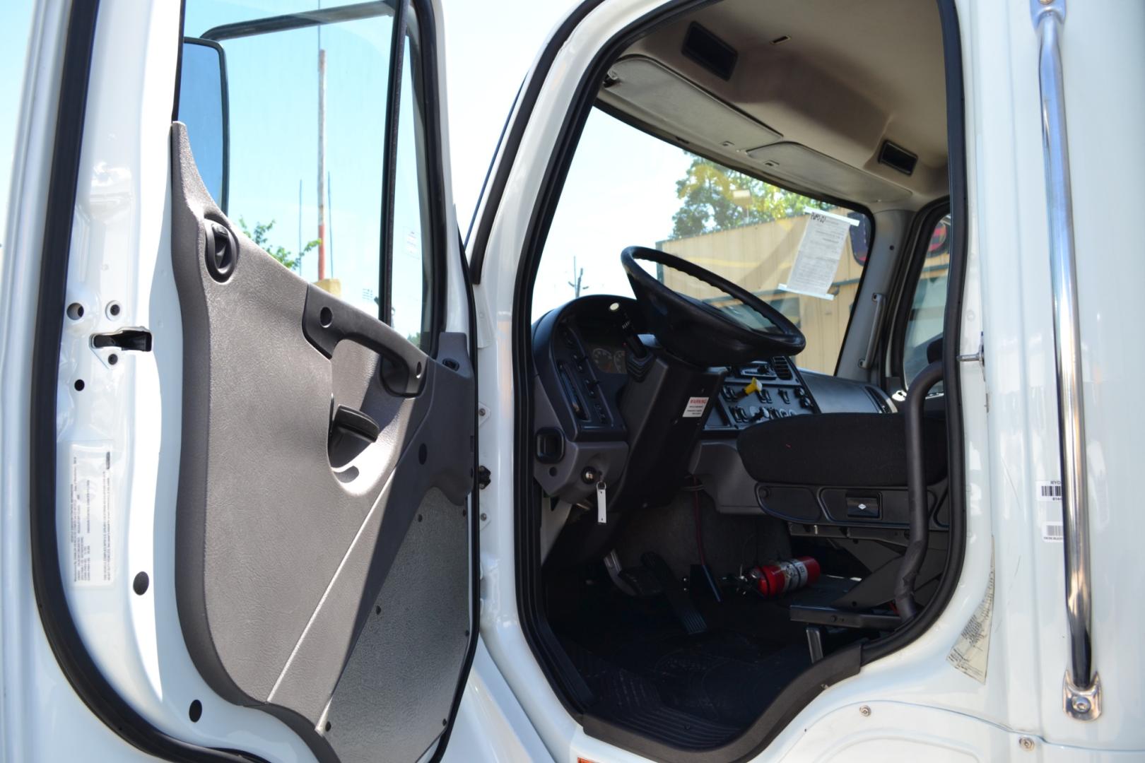 2019 WHITE /BLACK FREIGHTLINER M2-106 with an CUMMINS B6.7L 240HP engine, ALLISON 2500RDS AUTOMATIC transmission, located at 9172 North Fwy, Houston, TX, 77037, (713) 910-6868, 29.887470, -95.411903 - Photo#15